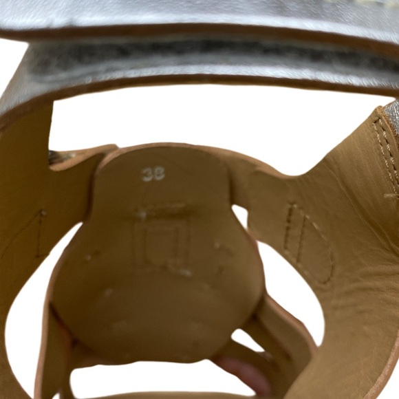 Labucq Boomer SILVER Sandal - Picture 15 of 15